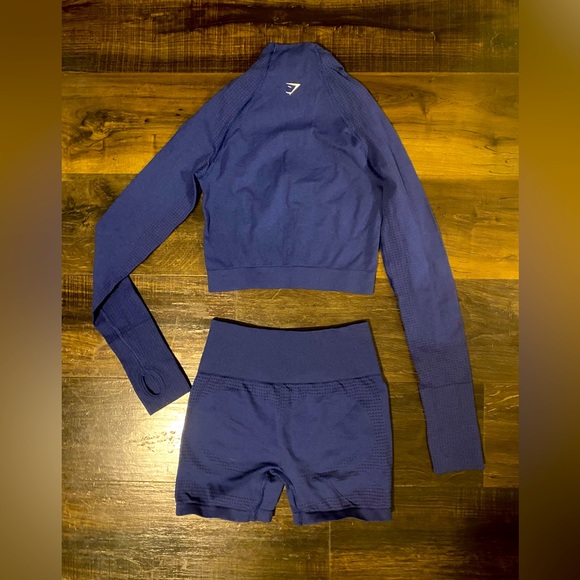 Gymshark Vital Seamless 2.0 High Neck Midi Top & Vital Seamless 2.0 Shorts Set - Picture 2 of 4